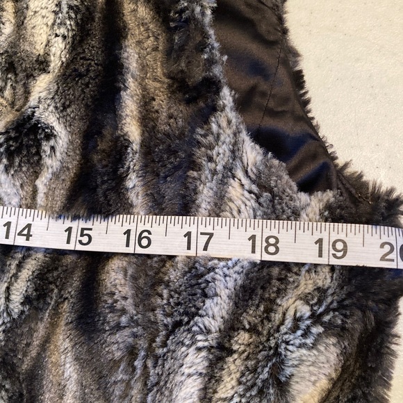 Tahari Black and Gray Faux Fur Vest - Picture 7 of 10